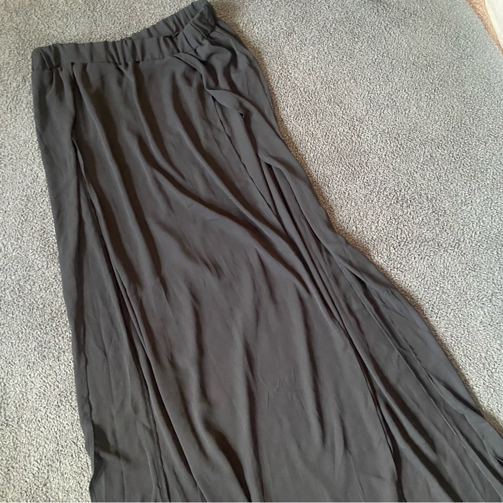 Black skirt with slits